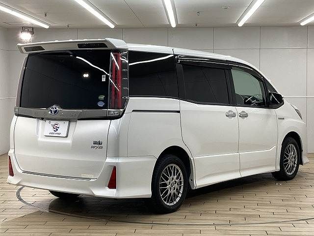 TOYOTA NOAH HYBRID 2018 Image 31