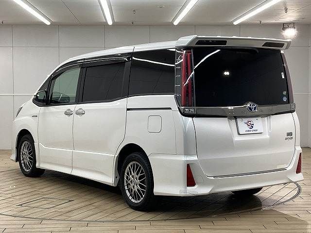 TOYOTA NOAH HYBRID 2018 Image 31