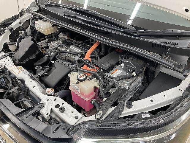 TOYOTA NOAH HYBRID 2018 Image 31