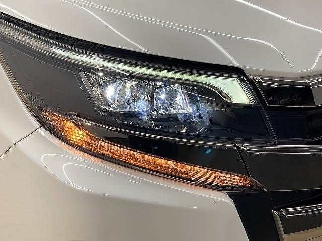 TOYOTA NOAH HYBRID 2018 Image 31