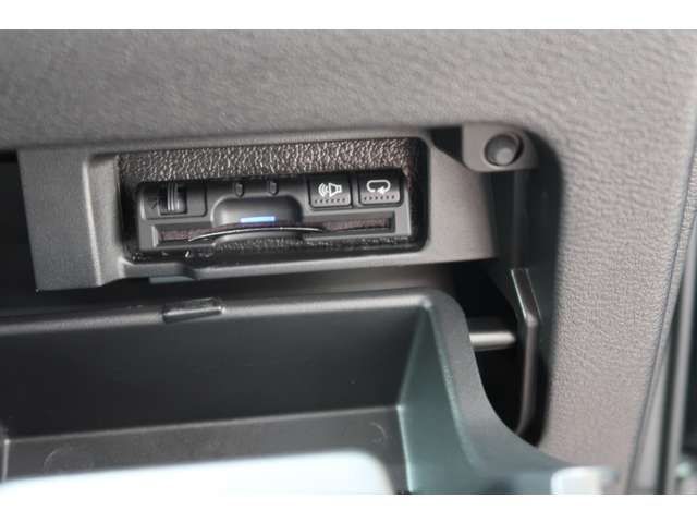 NISSAN SERENA  S-HYBRID 4WD 2017 Image 31