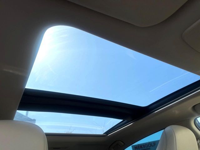 TOYOTA CAMRY HYBRID 2018 Image 31