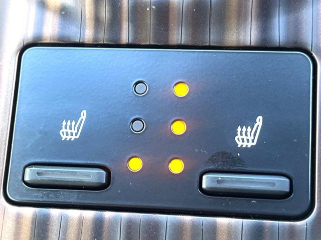 TOYOTA CAMRY HYBRID 2018 Image 31