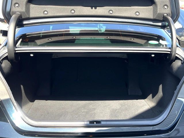 TOYOTA CAMRY HYBRID 2018 Image 31