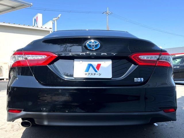 TOYOTA CAMRY HYBRID 2018 Image 31