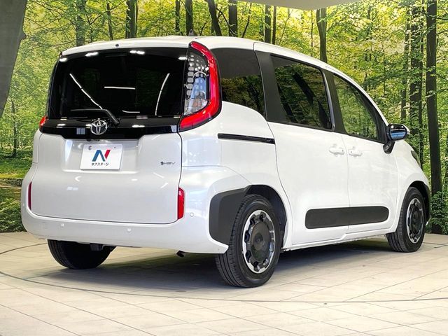 TOYOTA SIENTA HYBRID 2025 Image 31