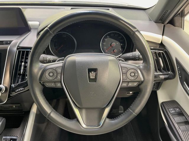 TOYOTA CROWN SEDAN HYBRID 2019 Image 31