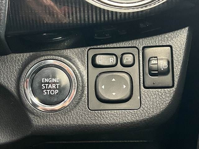 TOYOTA VITZ 2017 Image 31