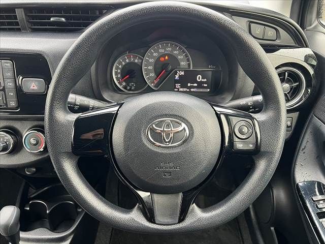 TOYOTA VITZ 2017 Image 31