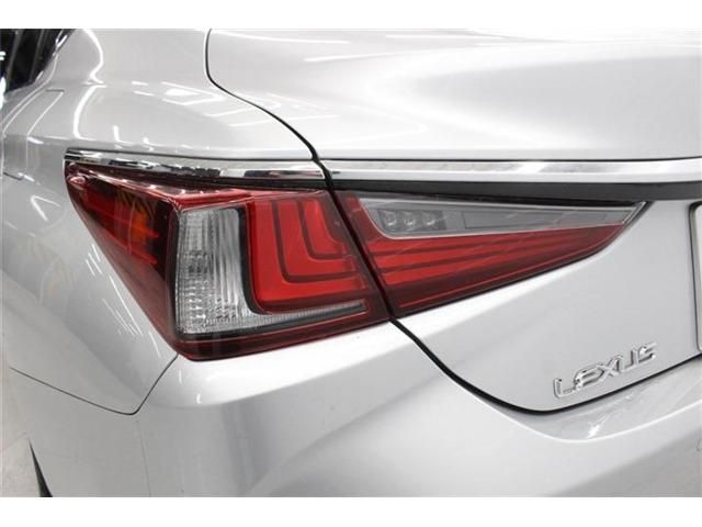 TOYOTA LEXUS ES300H 2019 Image 31