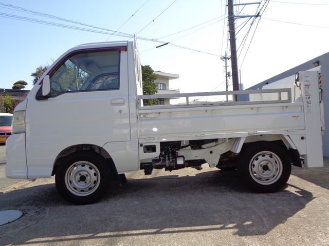 DAIHATSU HIJET TRUCK 4WD 2011 Image 31