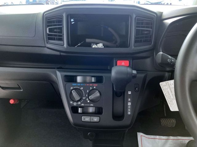 DAIHATSU MIRA E:S 2025 Image 31