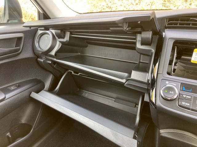 TOYOTA COROLLA AXIO HYBRID 2026 Image 31