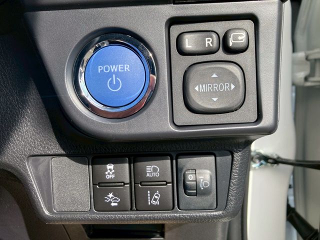 TOYOTA COROLLA AXIO HYBRID 2026 Image 31