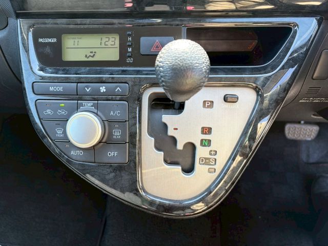 TOYOTA WISH 2007 Image 31