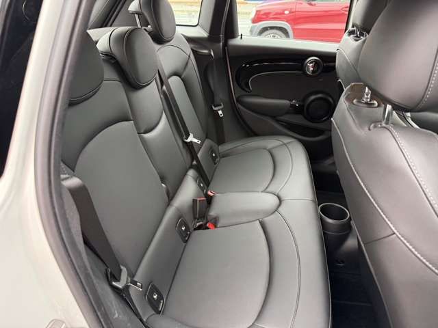 BMW MINI COOPER D 5DOOR 2022 Image 31