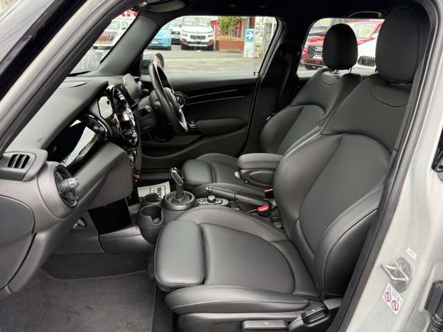 BMW MINI COOPER D 5DOOR 2022 Image 31