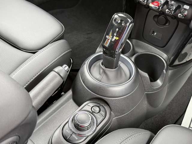 BMW MINI COOPER D 5DOOR 2022 Image 31