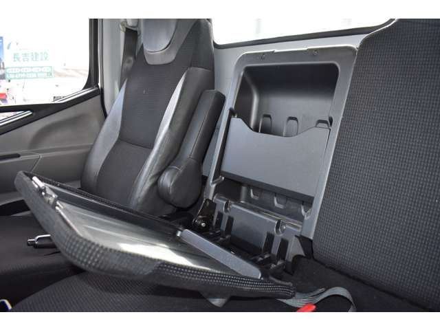 MITSUBISHI CANTER 2018 Image 31