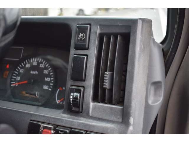 ISUZU ELF 2011 Image 31