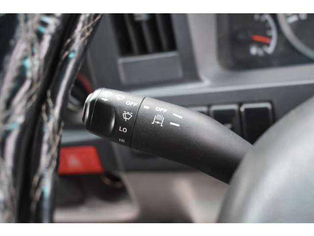 ISUZU ELF 2011 Image 31