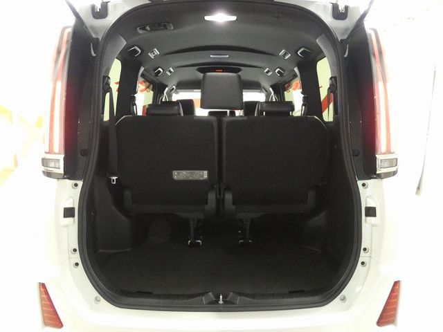 TOYOTA NOAH 4WD 2021 Image 31