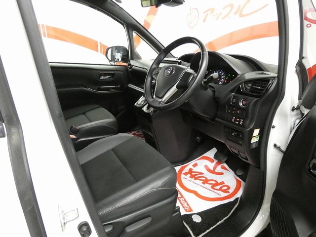TOYOTA NOAH 4WD 2021 Image 31