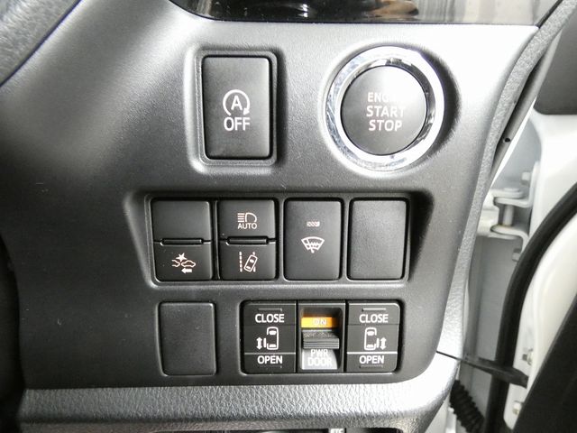 TOYOTA NOAH 4WD 2021 Image 31