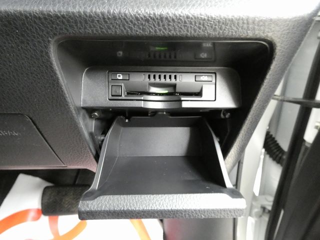 TOYOTA NOAH 4WD 2021 Image 31