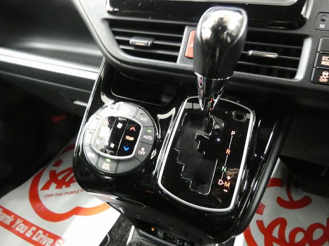 TOYOTA NOAH 4WD 2021 Image 31