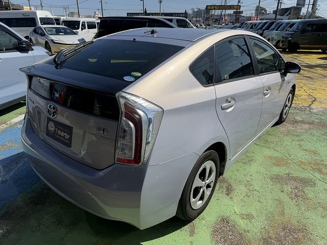 TOYOTA PRIUS 2013 Image 31
