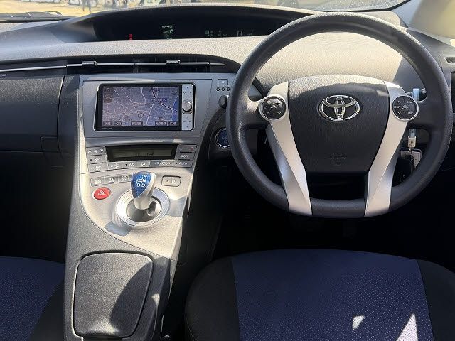 TOYOTA PRIUS 2013 Image 31