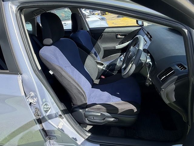 TOYOTA PRIUS 2013 Image 31