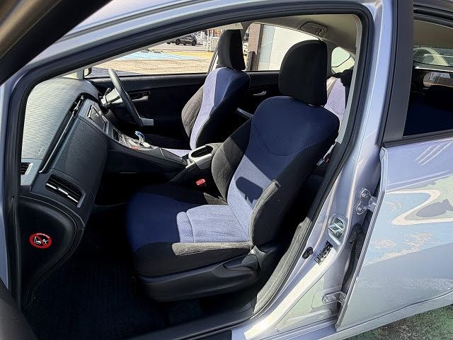 TOYOTA PRIUS 2013 Image 31