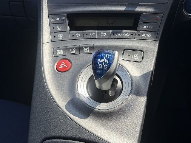 TOYOTA PRIUS 2013 Image 31