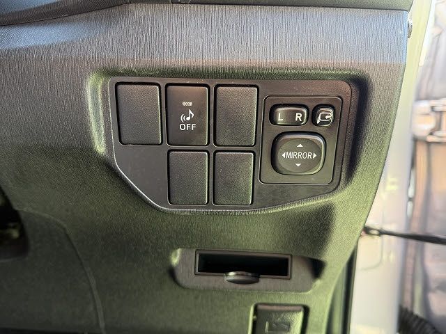 TOYOTA PRIUS 2013 Image 31