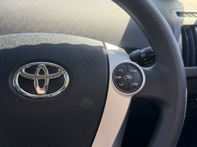 TOYOTA PRIUS 2013 Image 31