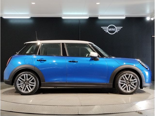 BMW MINI COOPER 5DOOR 2025 Image 31