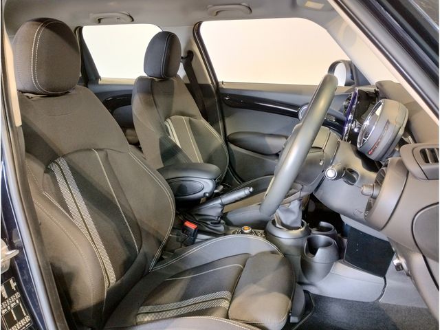 BMW MINI COOPER SD 5DOOR 2020 Image 31