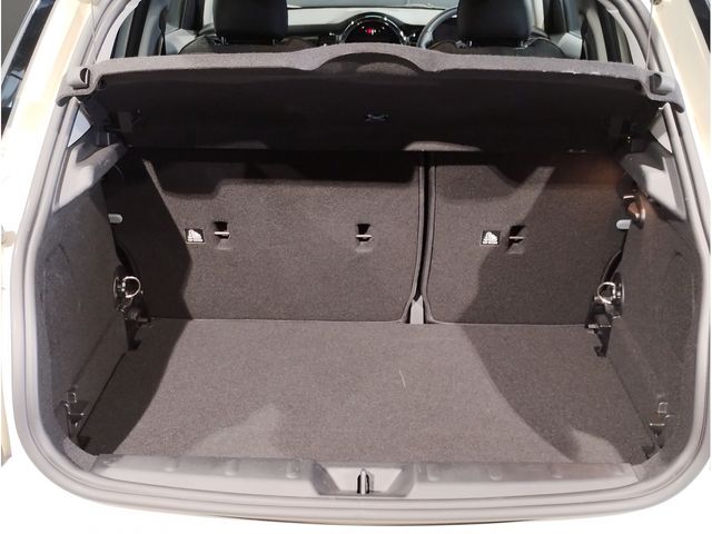 BMW MINI COOPER D 5DOOR 2021 Image 31