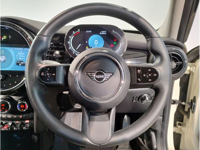 BMW MINI COOPER D 5DOOR 2021 Image 31