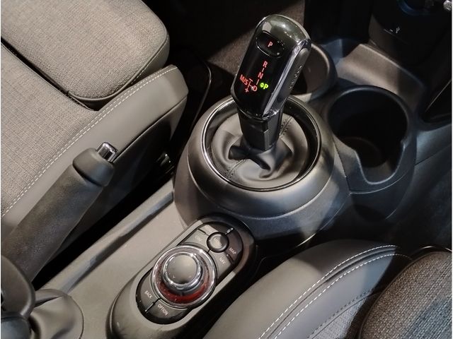 BMW MINI COOPER D 5DOOR 2021 Image 31