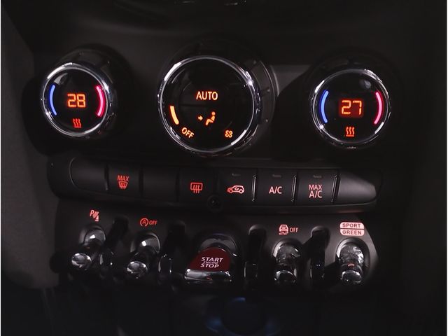 BMW MINI COOPER D 5DOOR 2021 Image 31