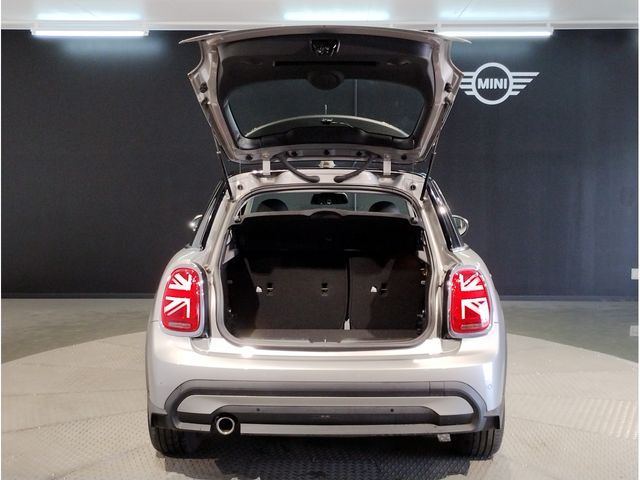 BMW MINI COOPER D 5DOOR 2023 Image 31