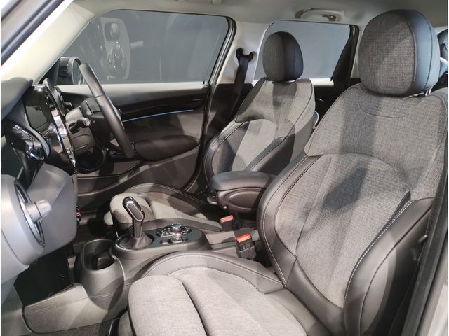 BMW MINI COOPER D 5DOOR 2023 Image 31