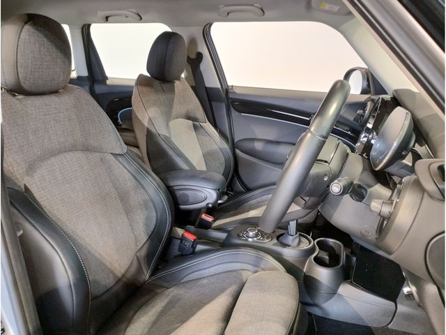 BMW MINI COOPER D 5DOOR 2023 Image 31