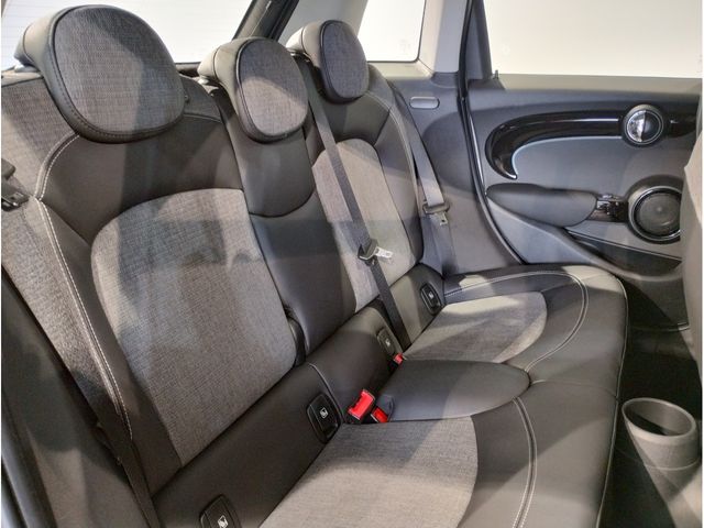 BMW MINI COOPER D 5DOOR 2023 Image 31