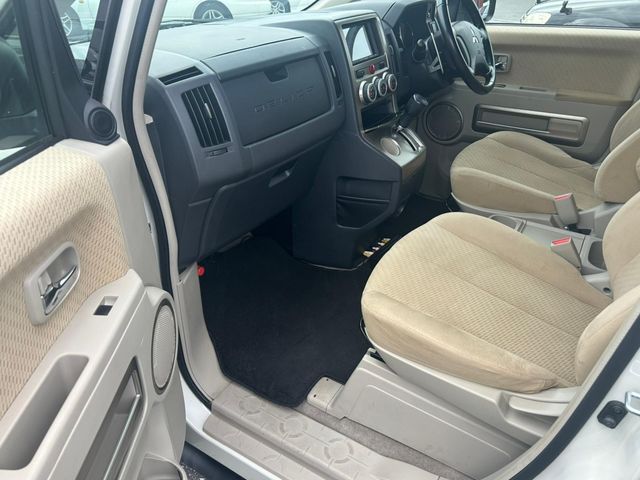 MITSUBISHI DELICA D:5 2WD 2008 Image 31