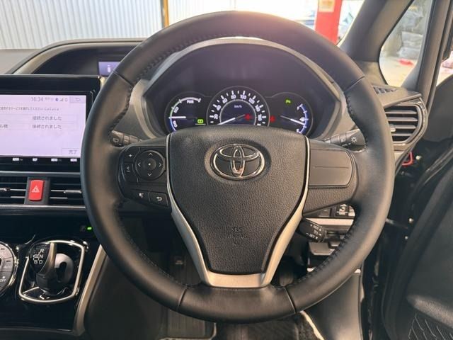 TOYOTA VOXY HYBRID 2021 Image 31