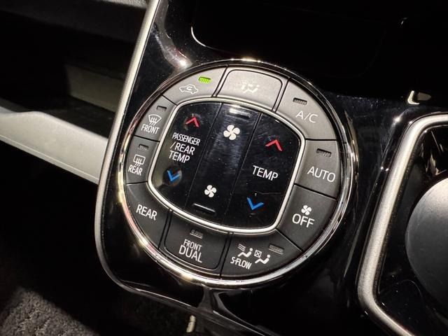 TOYOTA VOXY HYBRID 2021 Image 31